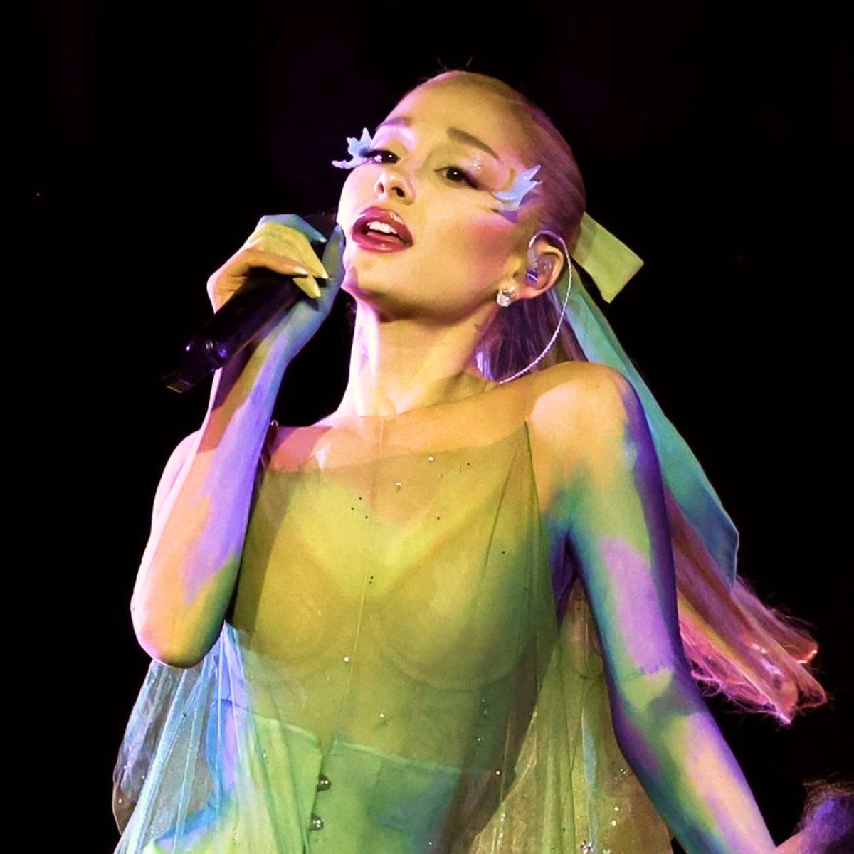 Info Ariana tweet media