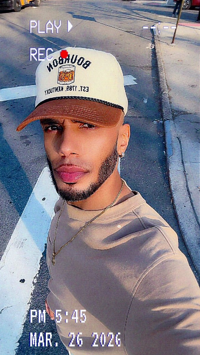 ™️COLOSSAL tweet media