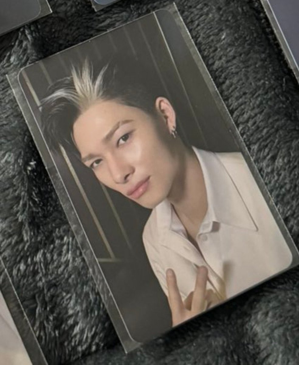 aleki (•ө•) tweet media