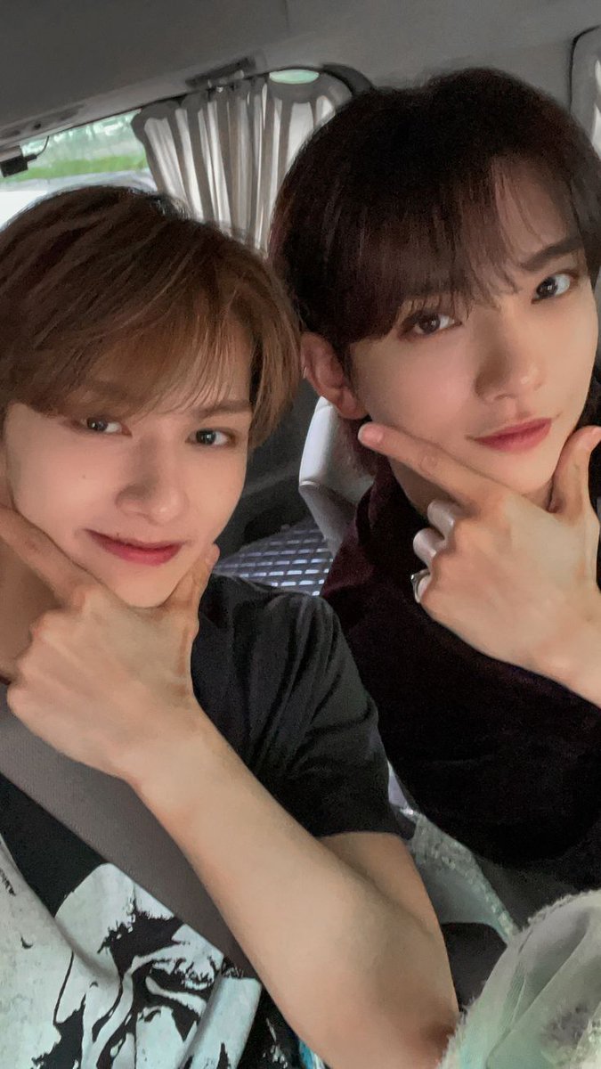 Manoela ☆ tweet media