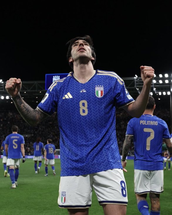 هيستيريا الأسطورة tweet media