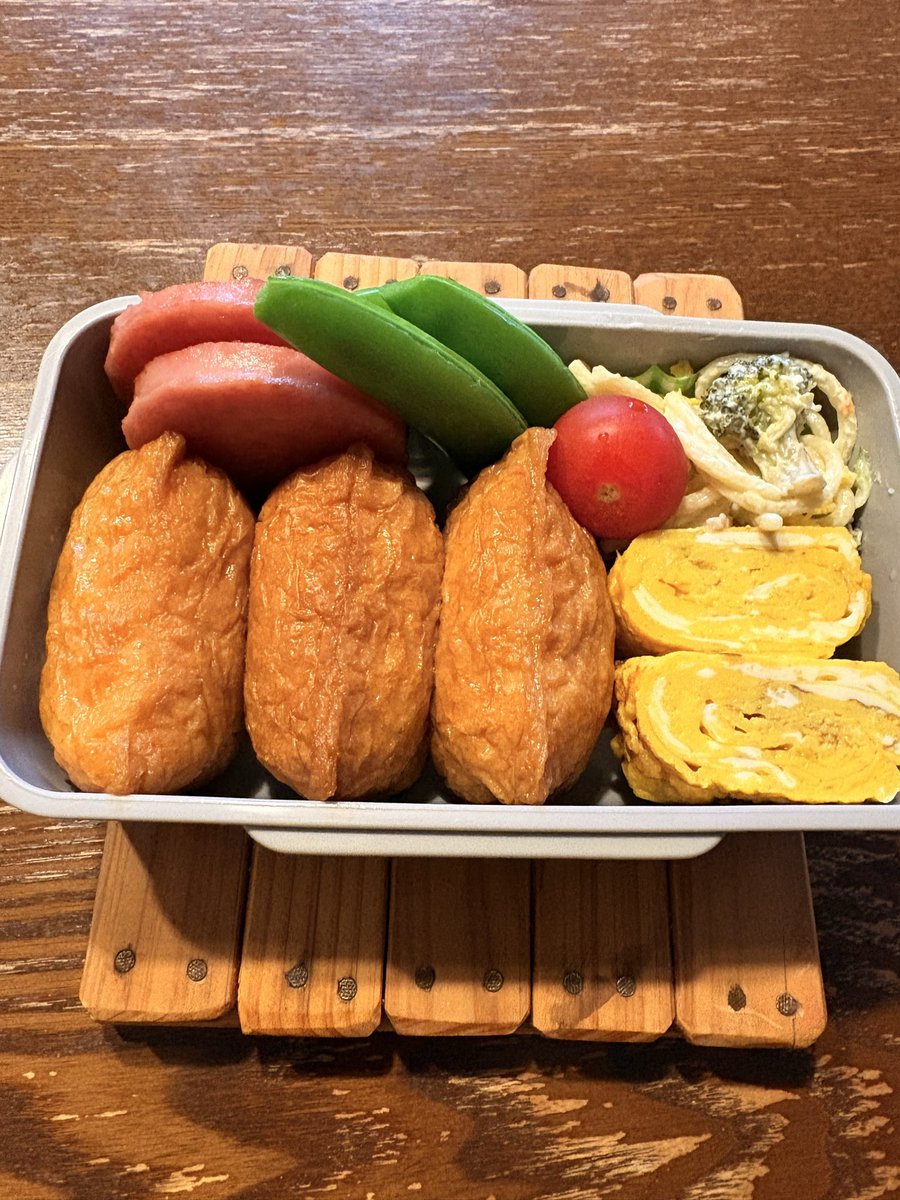 やっと金曜日！結構忙しくて月曜の記憶とかすでに無いな😅土日はゆっくり休みましょうかね😌
今週もお疲れ様でした！
624日目 おいなり弁当
#お弁当 #親父の弁当