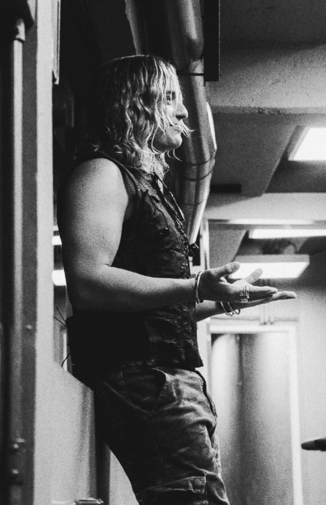 constanza tweet media