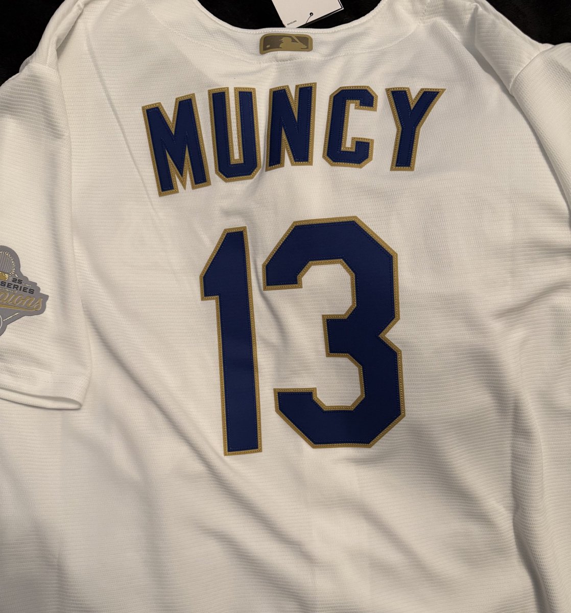 Lindsay Adams 👽 tweet media