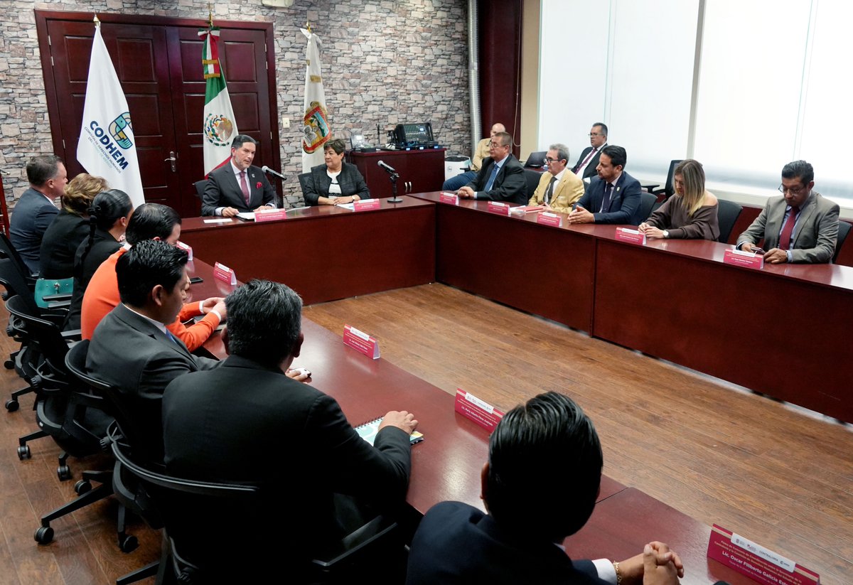 CODHEM's tweet photo. Este acuerdo impulsa el trabajo conjunto para promover la cultura de la legalidad, la integridad institucional y el uso adecuado de los recursos públicos, colocando en el centro a las personas y su derecho a una buena administración.

#MásCercaDeTi https://t.co/aIaTMtorq2
