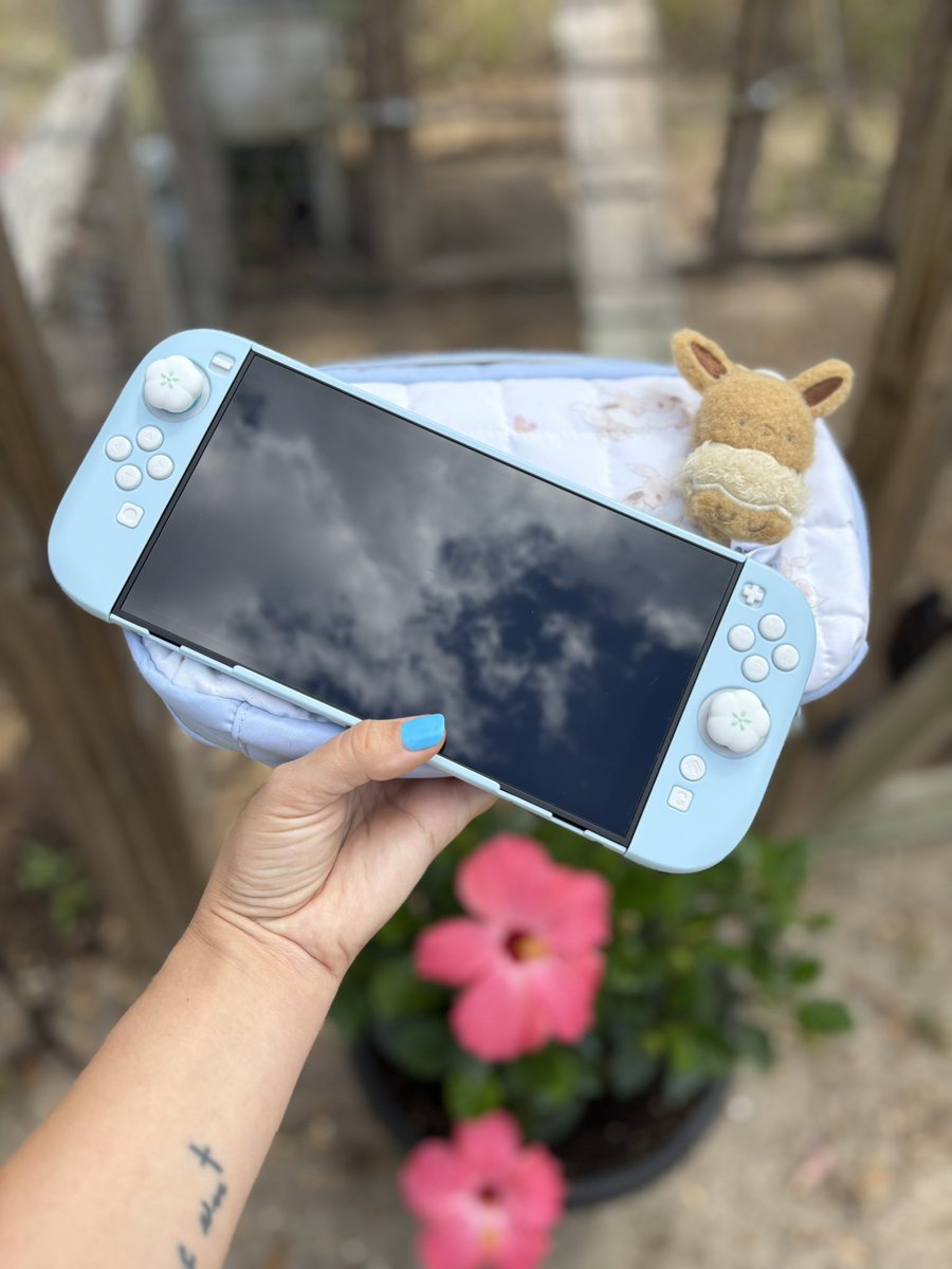 Crystal (Eevee) tweet media
