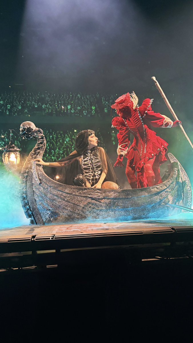 vampire.grin tweet media