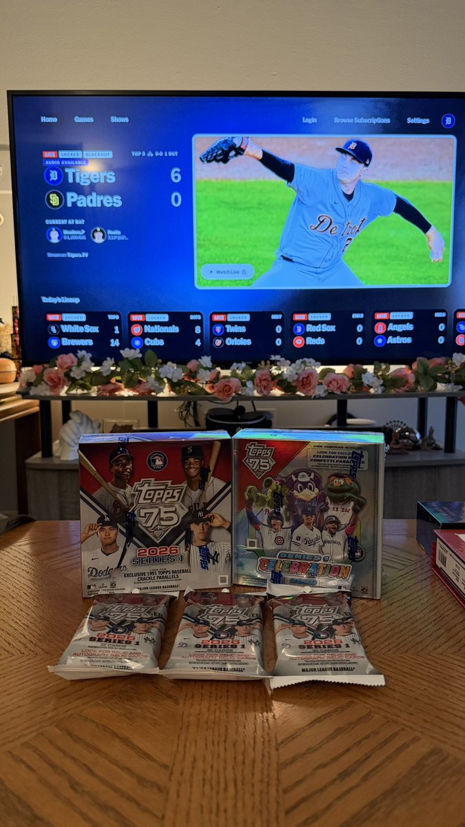 What’s #OpeningDay without ripping some packs?🤔 <a href="/CardPurchaser/">Card Purchaser</a> 

#DNMW