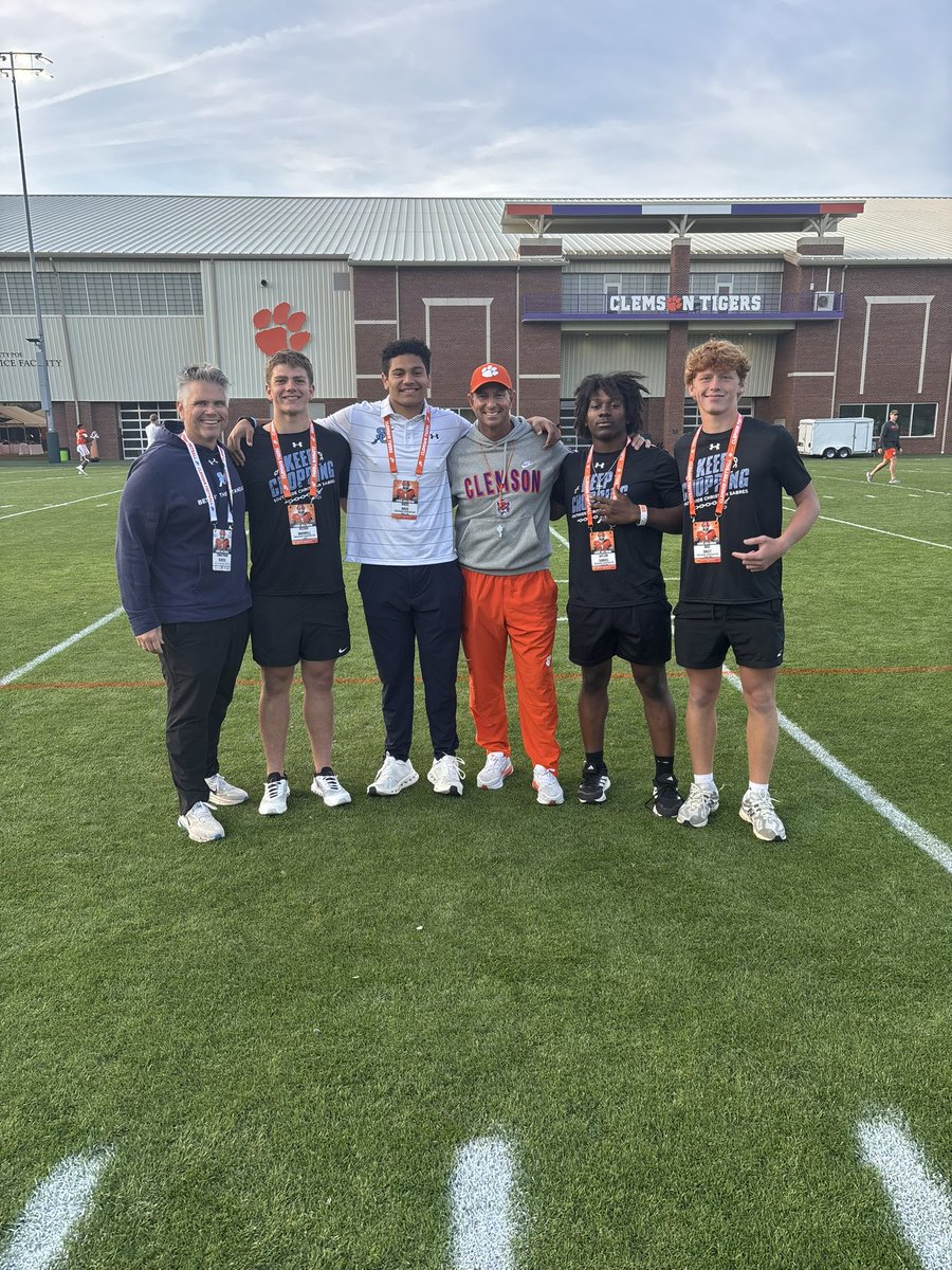 Jaylen_Samuel25's tweet photo. Had a great time at Clemson‼️ Really loved the campus and getting to see their spring practice. loved the energy, intensity and meeting coach @CJSPILLER #AGTG  
@CoachSam_J @SCS_SabresFB @jonathan_gess @CoachJimmyS @CoachTyColson @amanirichburg88 @TCoachCoop @TajhB10 https://t.co/XPMullXY5D