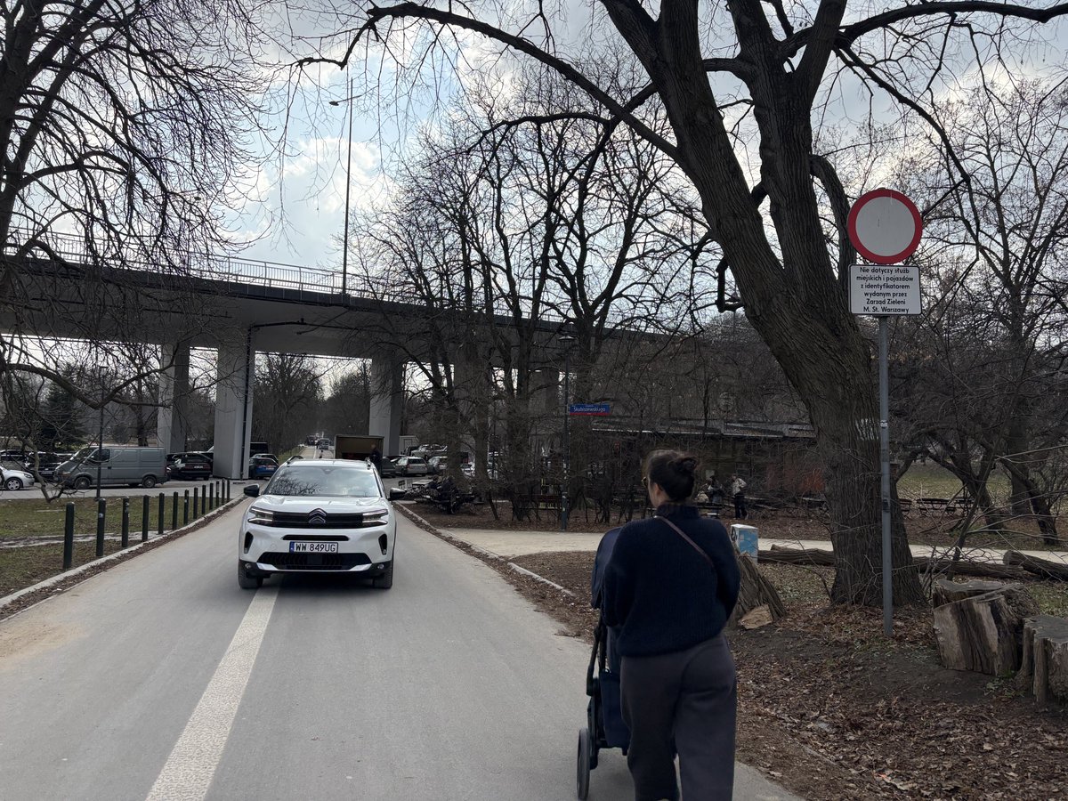 LegiaChamy tweet media