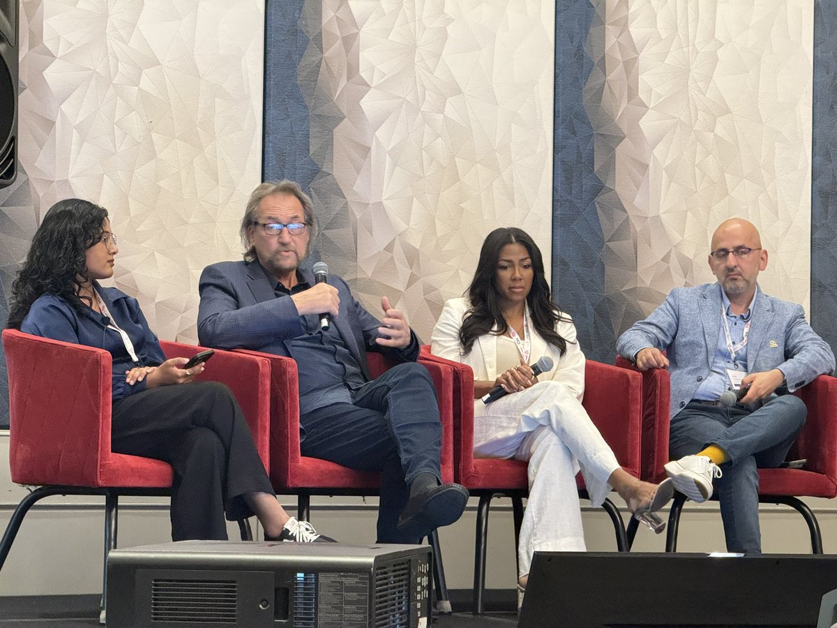 virtualmedconf's tweet photo. Exploring the intersection of media, technology, and mental health at #vMed26

This panel dives into how digital minds and emerging tech are reshaping mental health care and what’s next for innovation in the space. 🧠📱

#MentalHealth #DigitalHealth #HealthInnovation https://t.co/oOXOxRe2WQ