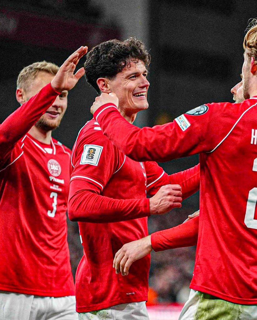 Charles Watts tweet media