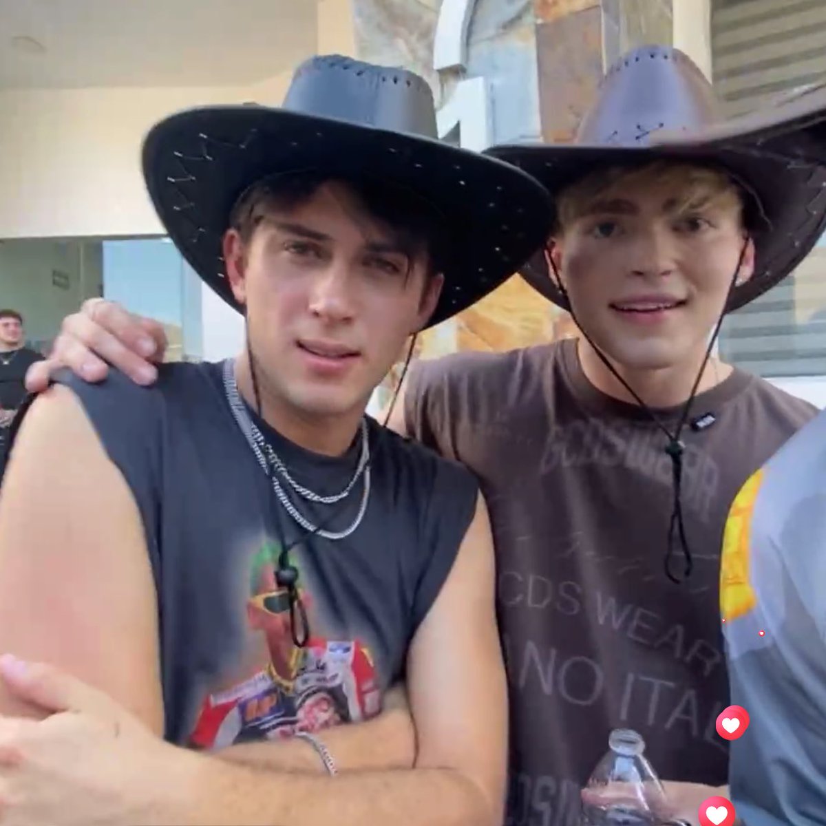 carol | 𓆰 d u a l ໒꒱ tweet media