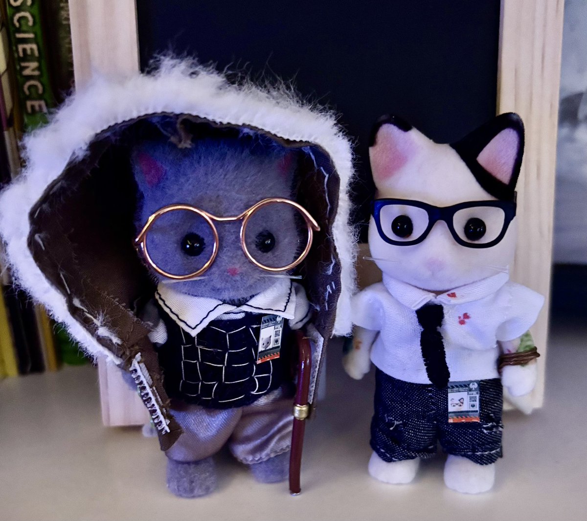 hermanngaylieb's tweet photo. WAITTTT i think i only posted the finished version of these on tumblr. zapped newt and hermann pacificrim with the kittyification beam⦠https://t.co/XhjyiCc8q0