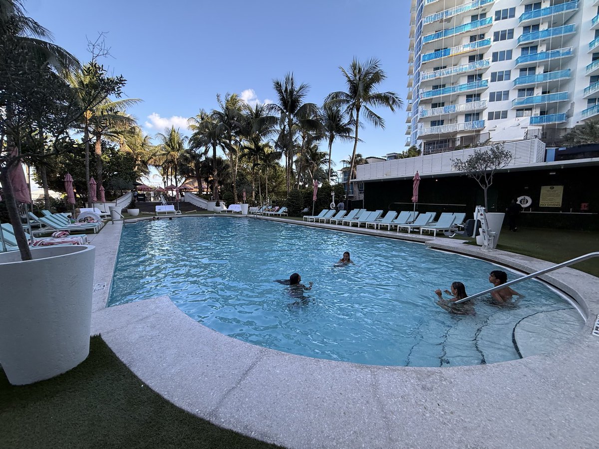 Mark Meredith tweet media