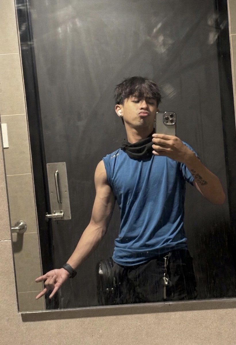 kazarake's tweet photo. I guess no one is interested in me?

Dm me in IG let’s chat @P.khai_moto https://t.co/2KH2grWyfr