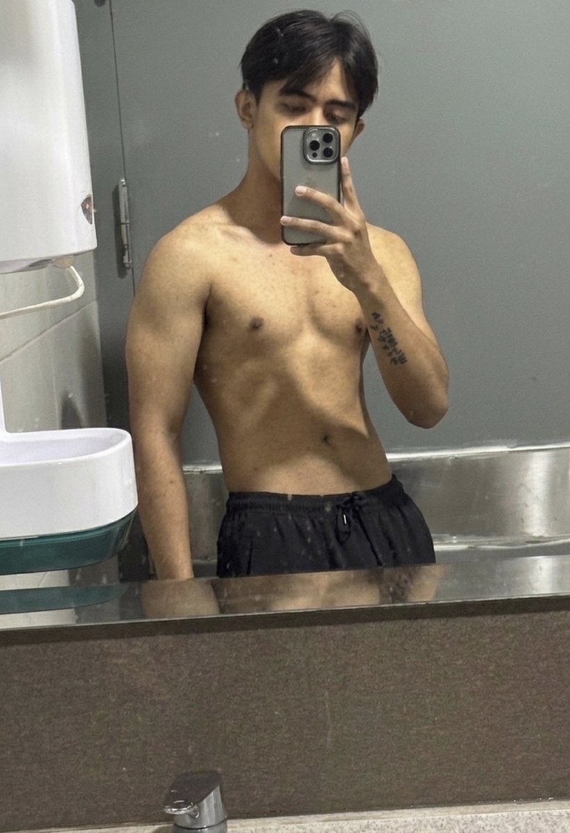 kazarake's tweet photo. I guess no one is interested in me?

Dm me in IG let’s chat @P.khai_moto https://t.co/2KH2grWyfr