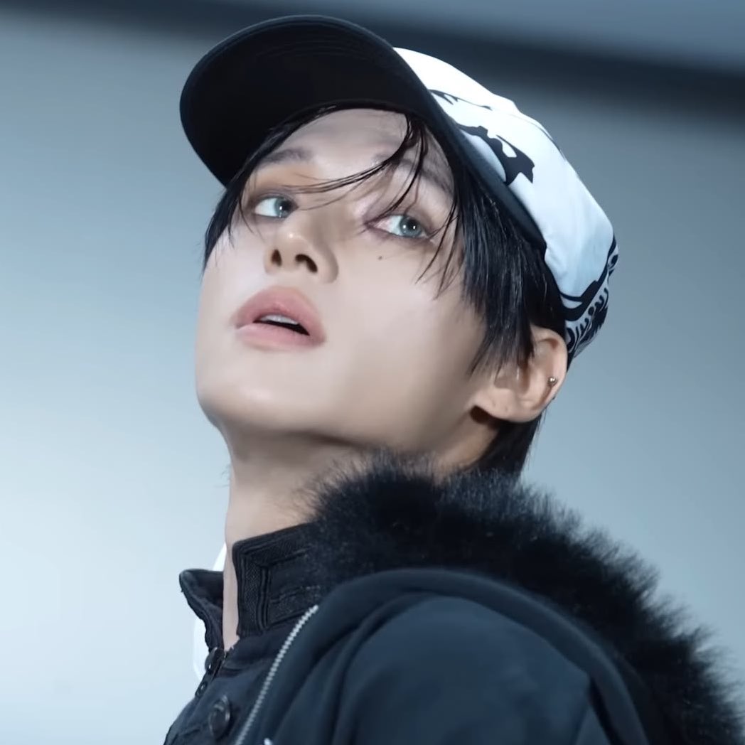 can’t get over how much he looked like a doll here