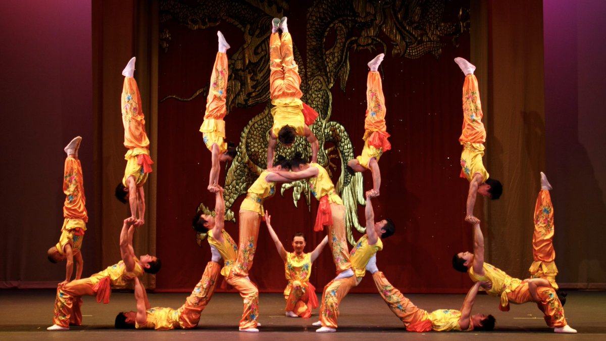 ItsInQueens's tweet image. The Peking Acrobats fly (high) in #Queens on March 29 at 4 pm.@KupferbergArts More: tinyurl.com/4npwuamf