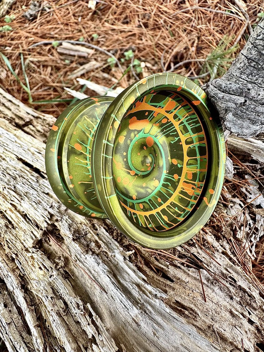 monkeyfingeryo's tweet image. Have you seen our Blinky Bile colourway in the wild? Pic shared by #MonkeyfingeRDesign Zoo Member TheWholeEffinShow #MFD #yoyo