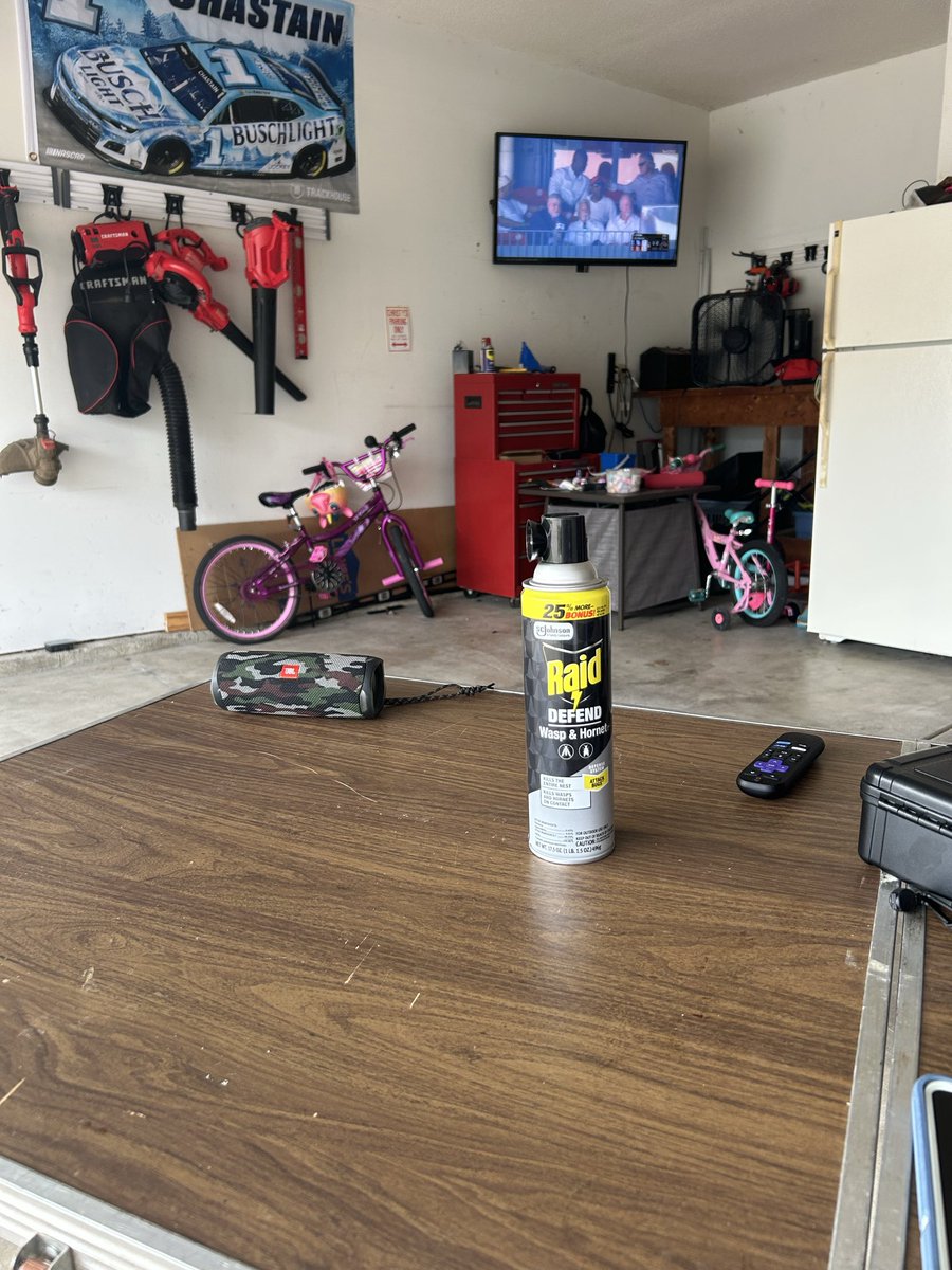 Daily Busch Light tweet media