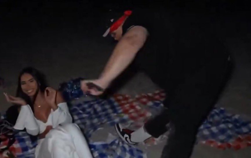 GetClipped tweet media