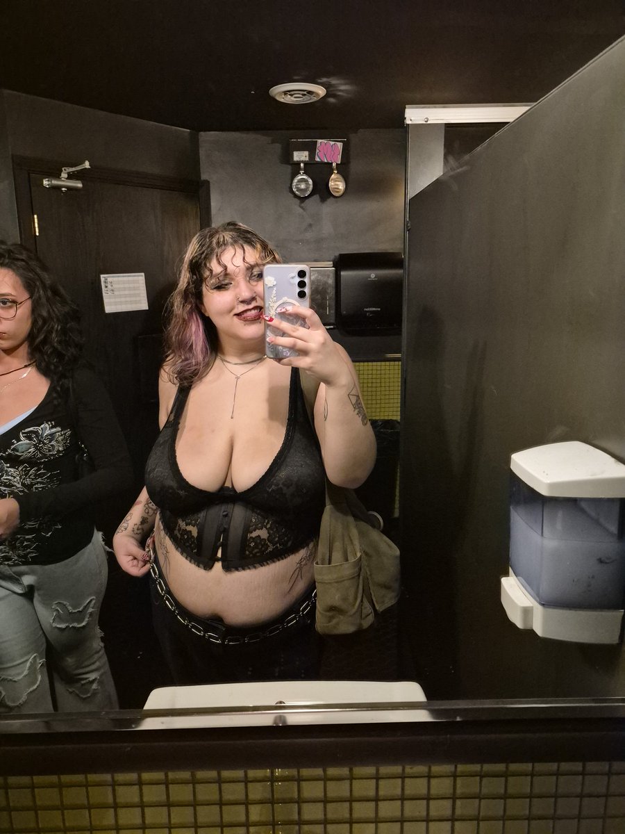 bulbababiie tweet media