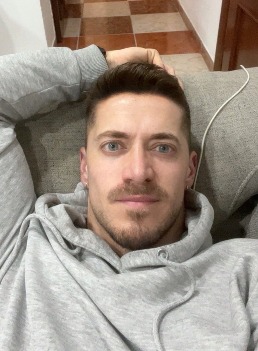 Á L V A R O tweet media