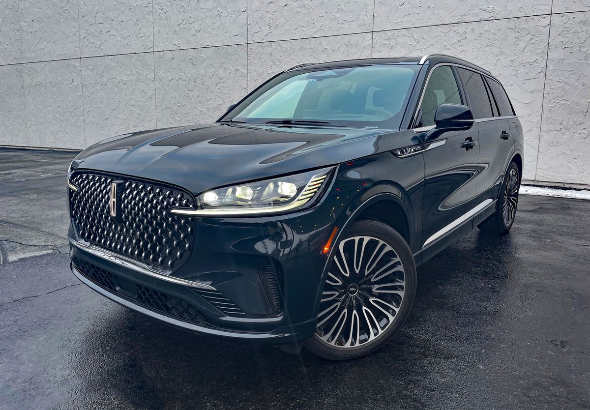 Car_Guy_Tom's tweet image. 2026 Lincoln Aviator Black Label in Cenote Green. #Lincoln #Aviator #BlackLabel #CarPix #carpics