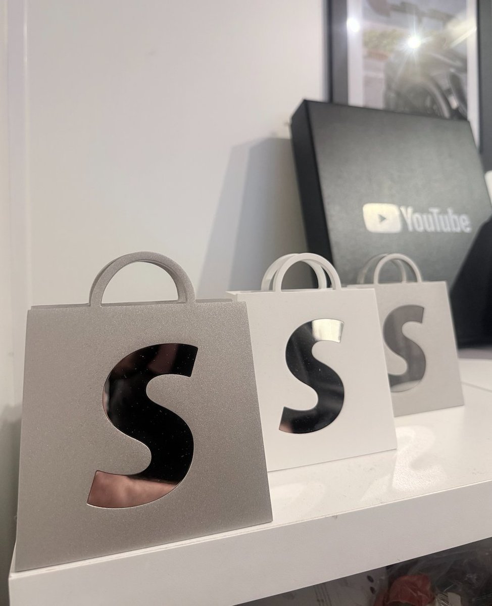 PatchWC's tweet photo. 3rd Shopify Milestone Award. Ask Me Anything 👇🏻 https://t.co/7SEjJsHYF4