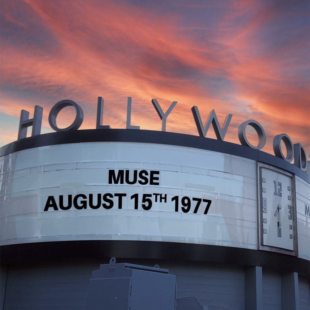 muse_argentina's tweet image. Llega el primer tour del álbum 🚀🏟

Varios anfiteatros/recintos de Estados Unidos publicaron la fecha original de 'The Wow! Signal' en distintos carteles, adelantando una nueva gira para promocionar el nuevo disco.

El anuncio se espera para este viernes.
#TheWowSignal 🛸