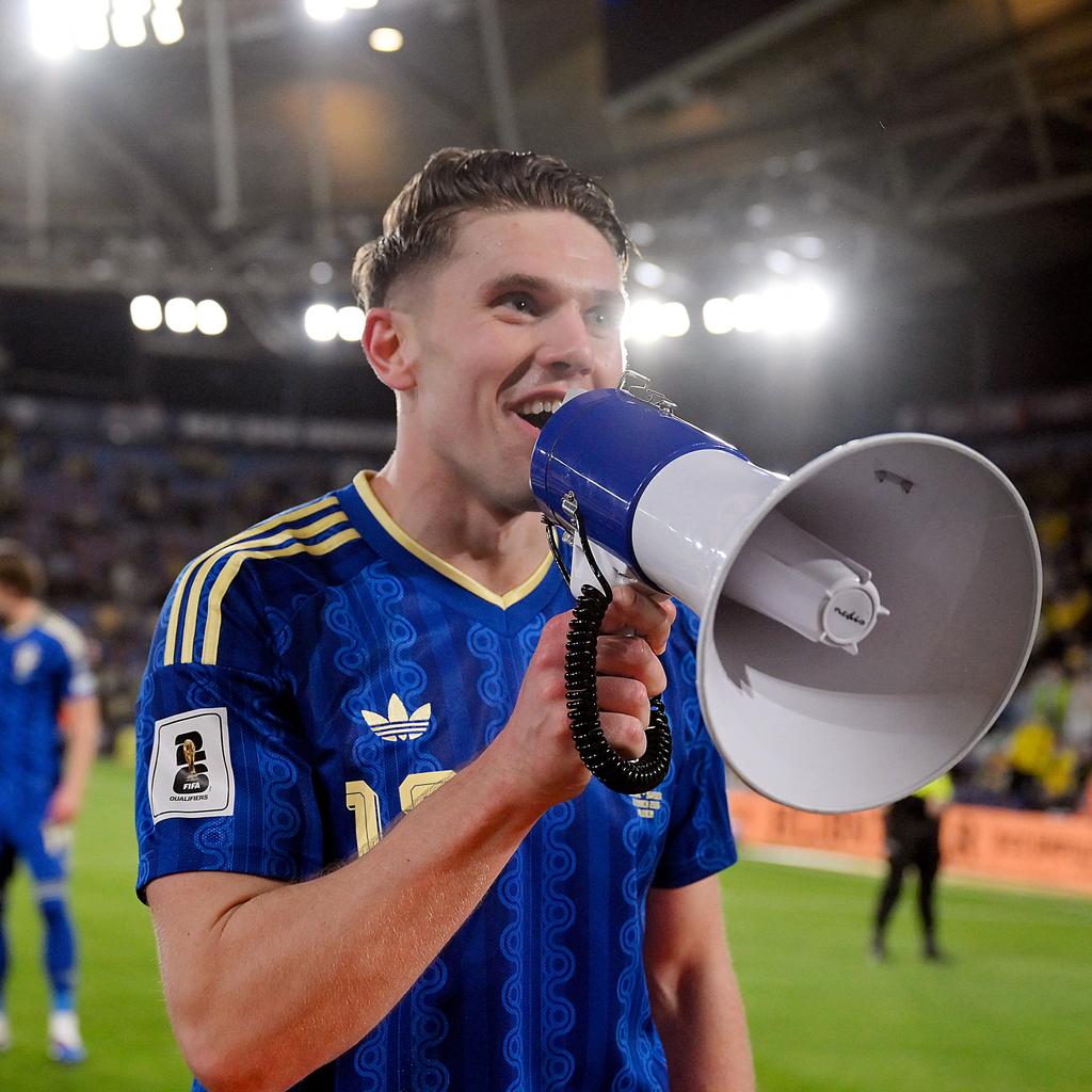 M.O.D.A.F.O.K.A tweet media