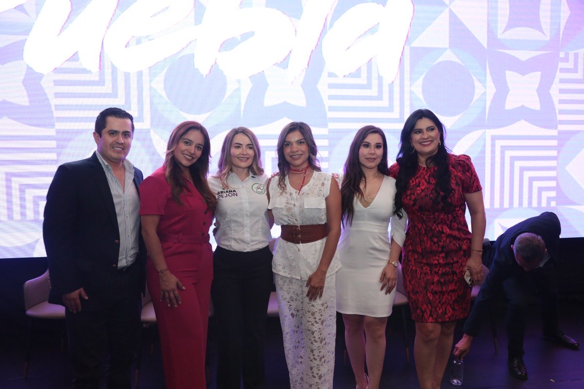 xitlalicceja's tweet photo. Hoy Berenice Sánchez Sánchez rindió protesta como nueva presidenta estatal del ONMPRI Puebla, encabezada por la líder nacional, @arianarejonlara, a quien agradecemos su presencia y respaldo.

Asimismo, celebramos la primera entrega de galardones a mujeres destacadas en Puebla, reconociendo su trayectoria, liderazgo y compromiso con nuestra sociedad.
Agradecemos a la Dip local @DelfinaPozosV y la Regidora @ShirleyPonce_ por su presencia.

#PRIPuebla #OrgulloPRI #ONMPRI