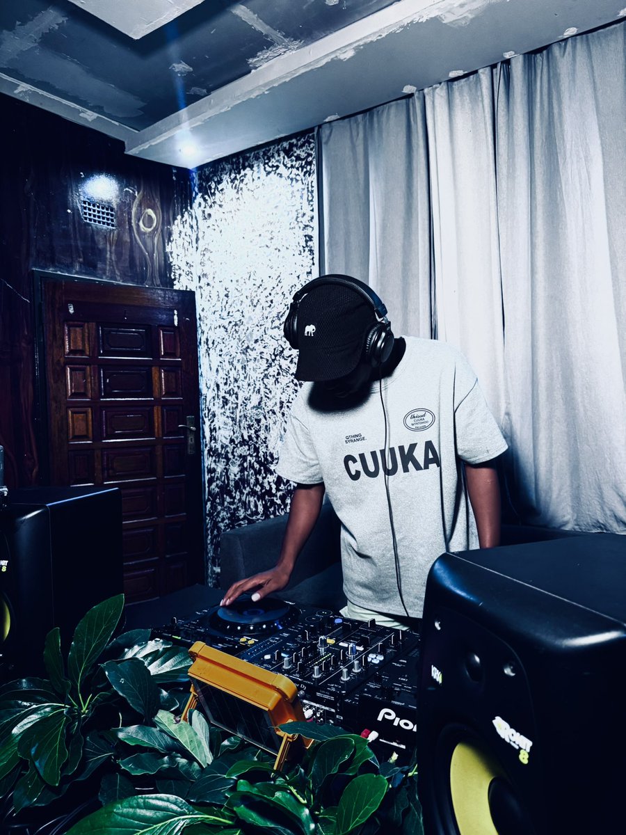 Echoes_BW's tweet image. Echoes of the Wild: Tiny Desk 🎶🌿

An intimate showcase of local DJ talent in Afrohouse &amp;amp; electronic music. Raw, stripped-back sets. Pure sound. Pure vibe.

#echoesofthewild #afrohouse #untamedroar #electronicmusic #afrohousebotswana #afrohouseevent