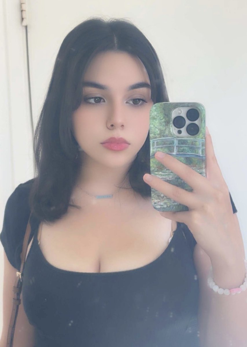 17honeyy's tweet photo. should I keep growing my hair or cut it again ? https://t.co/qLLQVNOktO