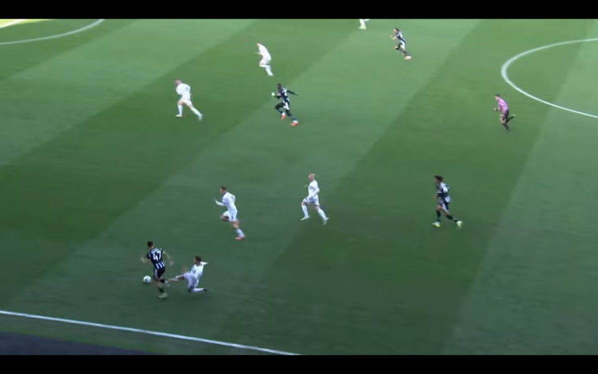 Crashnburn2uk's tweet photo. @CTFCLinda @FA Late, high, player off the ground , deeming him out of control = serious foul play = straight red card. Correct decision all day long. In my opinion that's the ref applying the laws of the game. https://t.co/RwuzTqoO6u