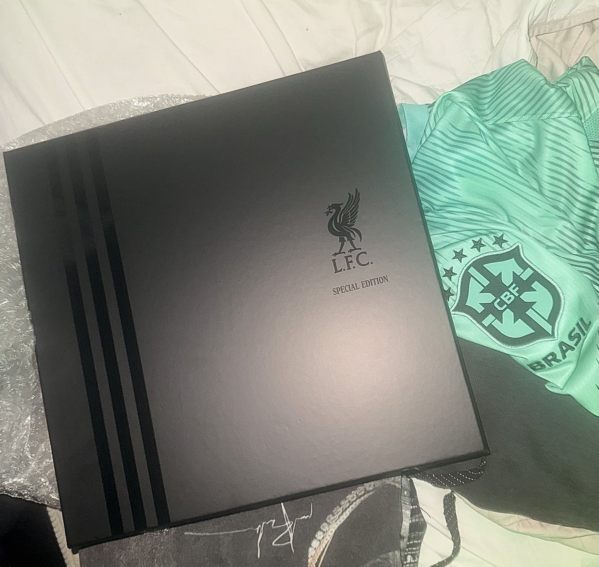 Olha o que acabou de chegar.. <a href="/LFC/">Liverpool FC</a> 🤤