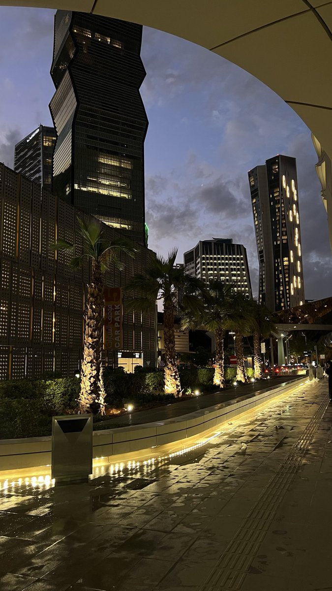 "ترانا طين، يلامسنا المطر ونلين."