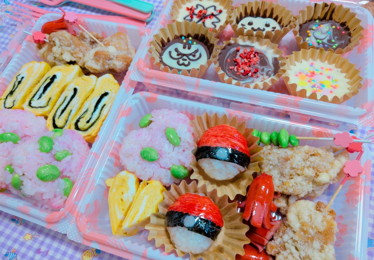 🌸MONSTER BALL ONIGIRI🌸
So happy this year I'm well enough to prepare a bento box! I can't wait to see the cherry blossoms today💖