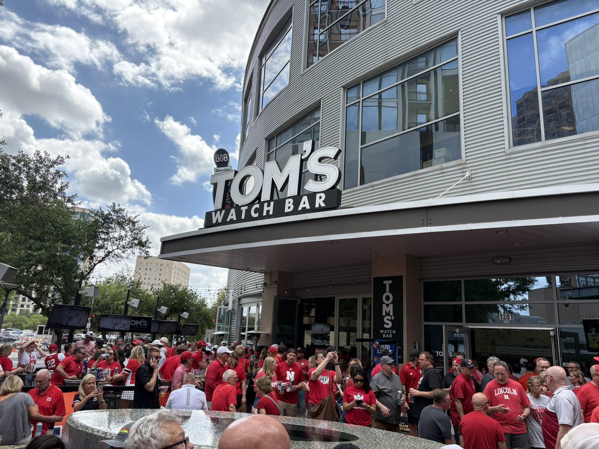 Spinner_03's tweet photo. Toms Watch Bar is crazy https://t.co/CUeAjt69Ek