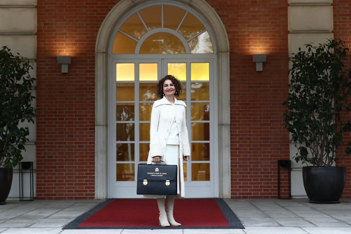 sueldospublicos's tweet photo. María Jesús Montero cierra su etapa en el Gobierno de #España tras cobrar más de 700.000 euros brutos desde 2018. Más los casi tres meses de 2026 y la indemnización mensual libre de impuestos como diputada... https://t.co/QZ4GWvMDhS @desdelamoncloa @Haciendagob https://t.co/rPhHGwPRou