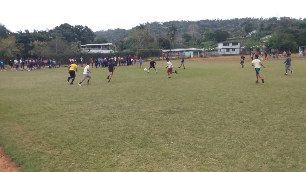 Eduardo68033931's tweet photo. Continuamos haciendo deportes desde la educación física en las montañas Guantanameras
#InderMined
#Vamosxmas https://t.co/qsD2pZhfCp