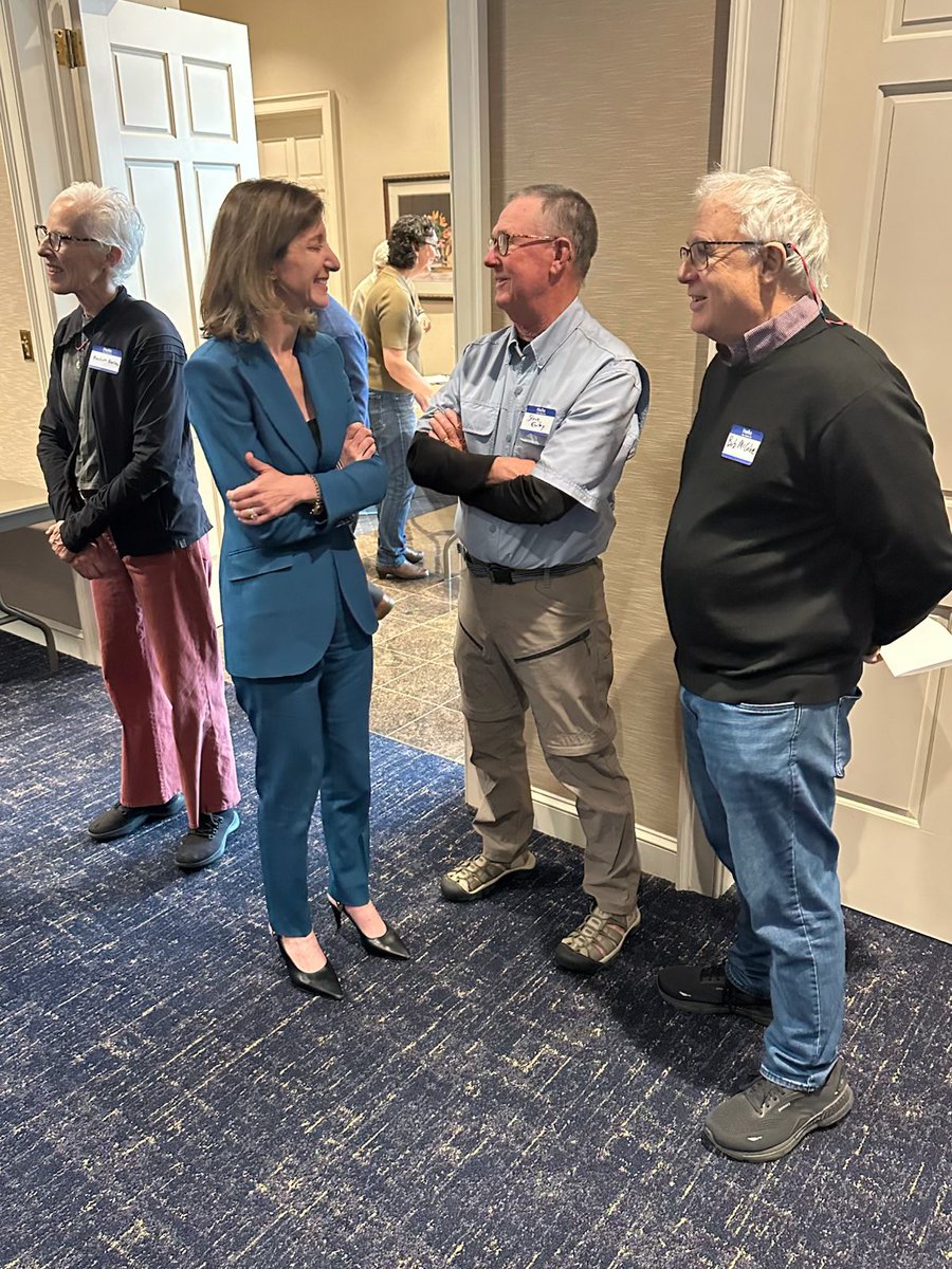 Elaine Luria tweet media