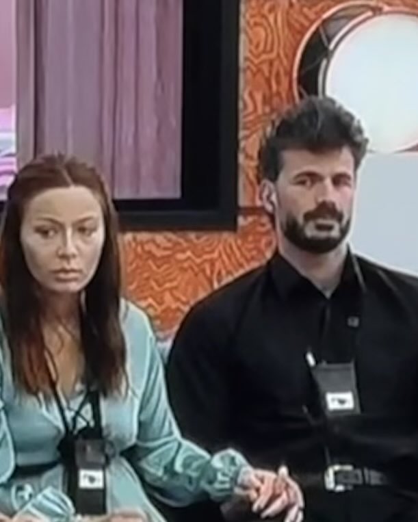 tu não sonhas comigo, tens mesmo pezadelos 🛌 tweet media