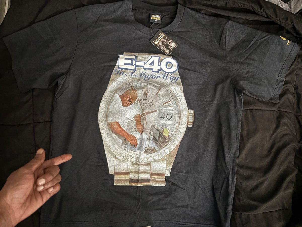 Baggzforever's tweet photo. Turnin my life up “IN A MAJOR WAY” ⌚️✨like uncle @E40 🎩 wit my NEW! Shirt from the @ShoePalace collection.
#E40 @SickWidItRecs #TYCOON #BayAreaAmbassador #ShoePalace https://t.co/AypVtLn13U