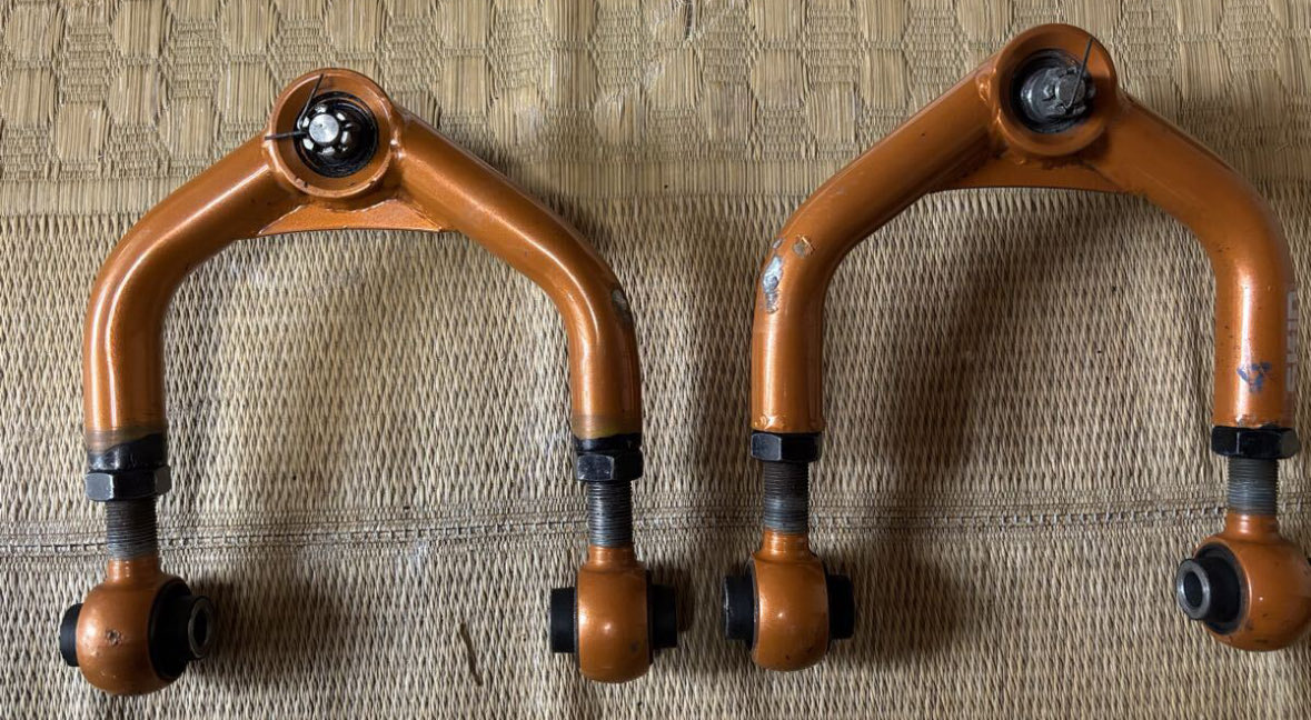 jzz30のスキットレーシングのアッパーアーム欲しい人いませんか。つけるのめんどくさくて売ります。公認取れます