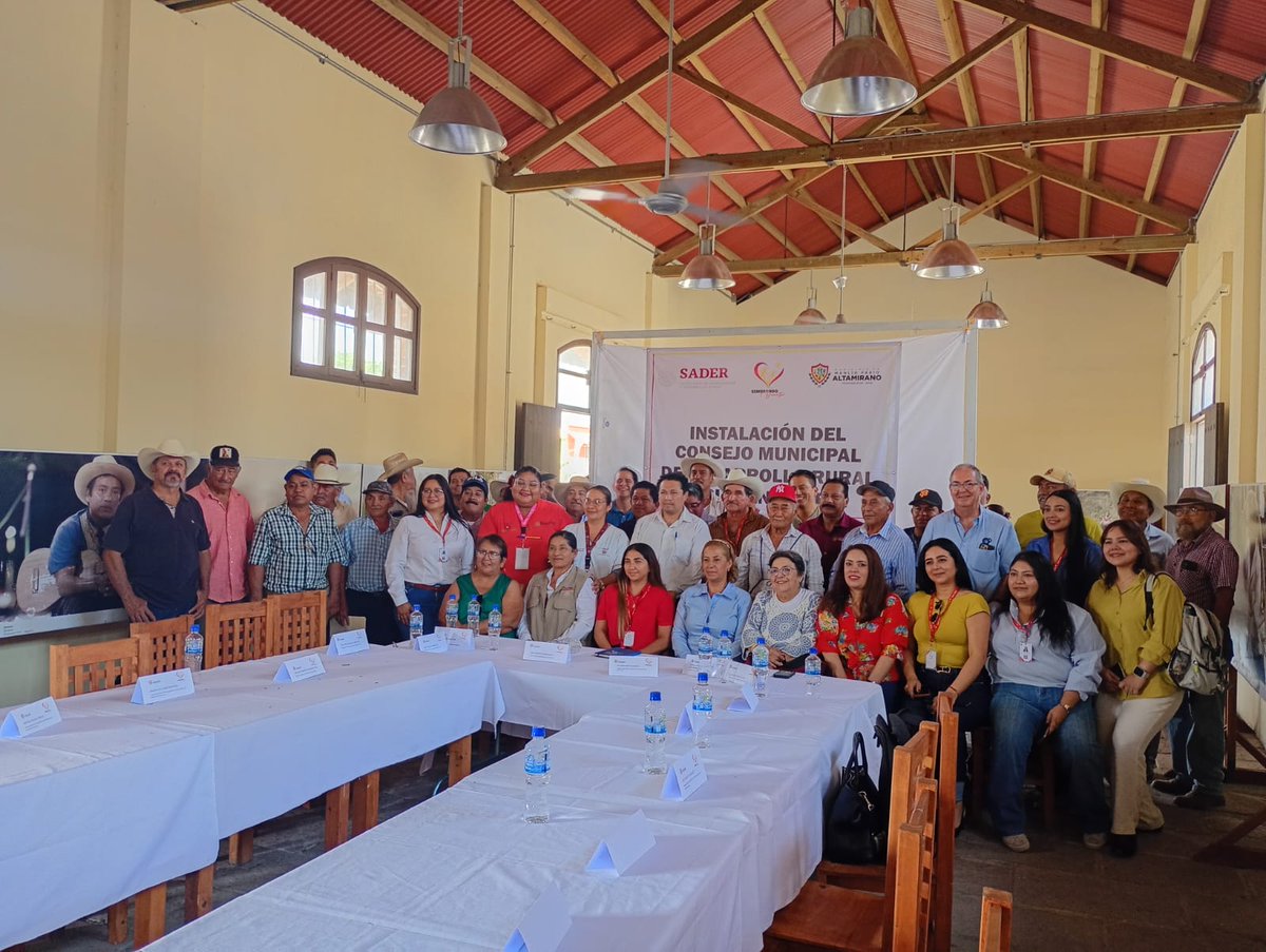 Colpos_Ver's tweet photo. 🤝 El 26 de marzo, el Dr. Alberto Asiain Hoyos y la Dra. María del Carmen Álvarez del Colegio de Postgraduados participaron en la instalación del Consejo Municipal en Manlio Fabio Altamirano.
Fortaleciendo alianzas en el territorio.
#Colpos #CampusVeracruz 🌱 https://t.co/Rn9Dpik6dj