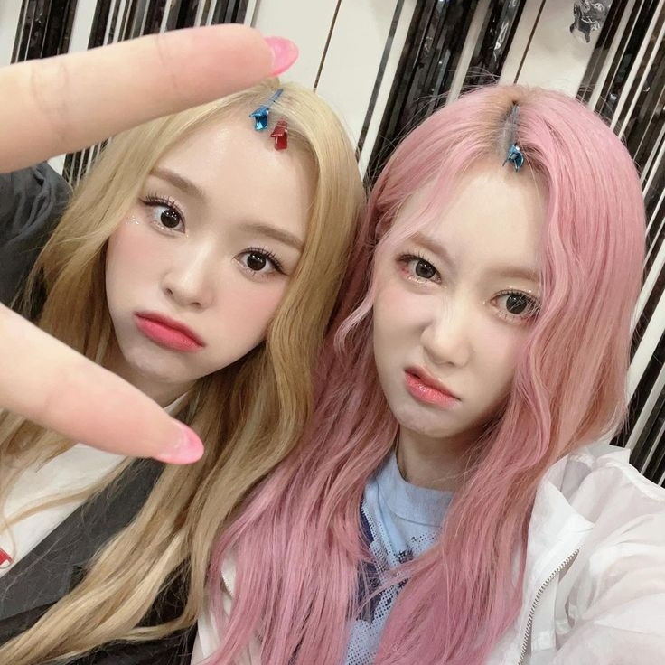 gahyun / seoyul pics 🦊 tweet media