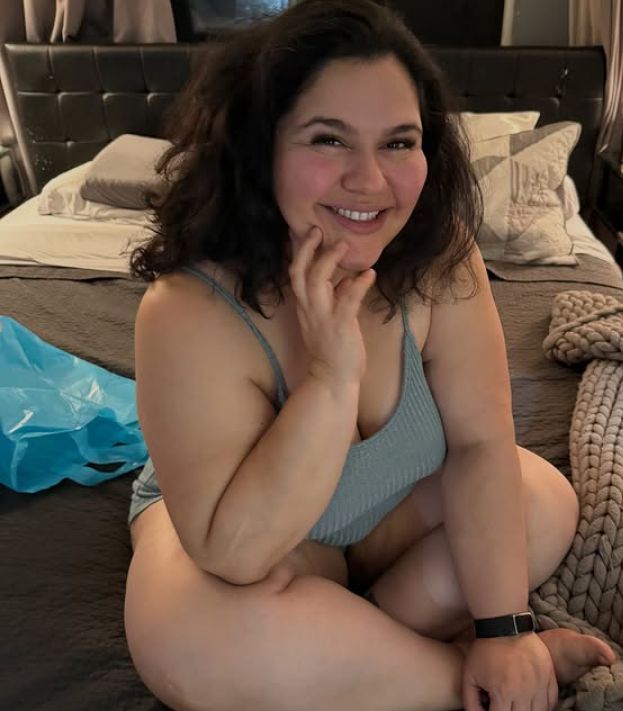 Sarah87940's tweet photo. Would you approach me?”🤔☺️ https://t.co/FAUdSxtRoV