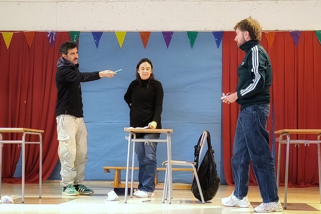 escolalesfonts's tweet photo. L'alumnat de 4t, 5è i 6è de primària ha dut a terme #IMPROBULLYNG, un taller teatral actiu i participatiu.

Un projecte dirigit per l'actor i pedagog @raiborrell, des de la mirada de la prevenció, detecció i actuació de l'assetjament escolar dins els centres educatius. https://t.co/3g52bbdFPE